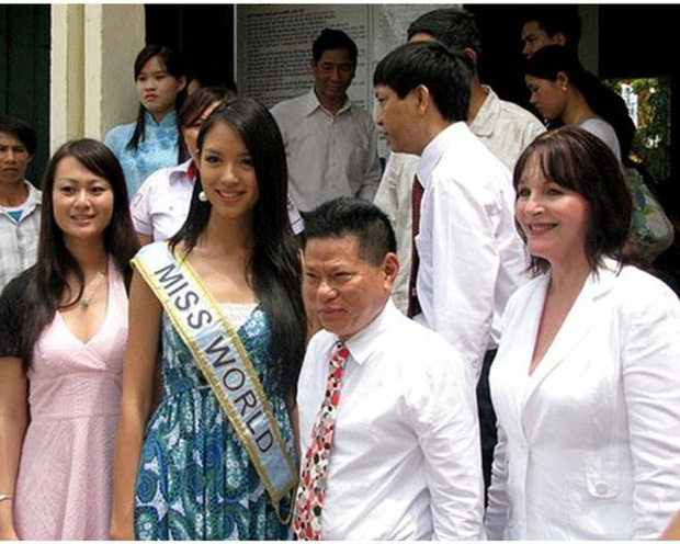 Người đẹp sinh năm 1984 - Trương Tử Lâm từng được tỷ phú Hoàng Kiều mời sang Việt Nam sau khi cô đăng quang ngôi vị Hoa hậu thế giới