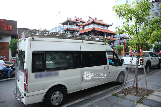 Vì tình hình dịch Covid-19 diễn biến khó lường nên không có nhiều người đến đưa tiễn nam diễn viên