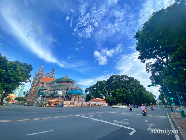 Những tuyến đường như không còn khói bụi.