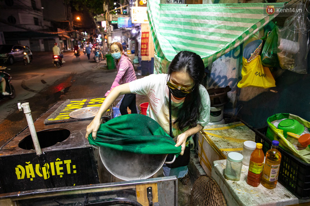 Nhiều cửa hàng đóng cửa sớm để 