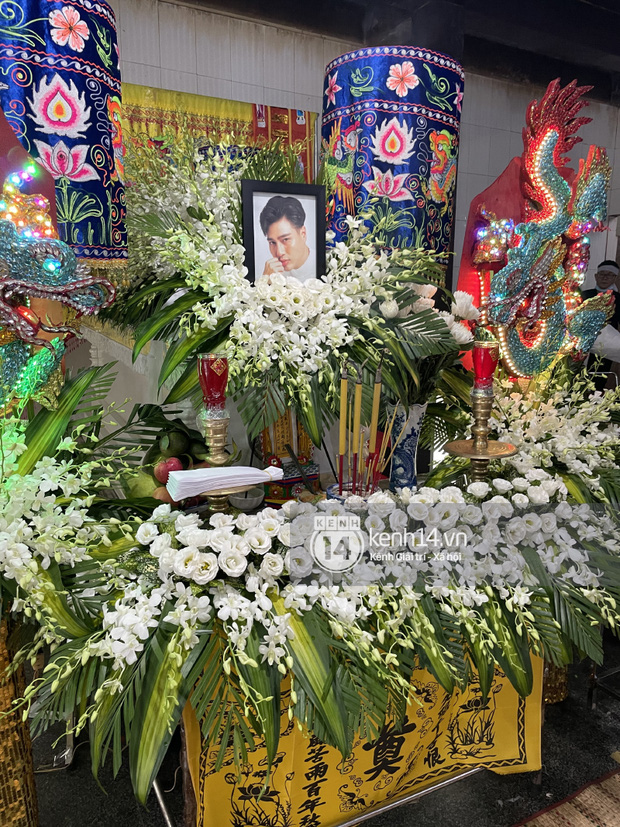 Vào ngày 7/7, tang lễ của diễn viên Đức Long cũng diễn ra trong sự vắng lặng