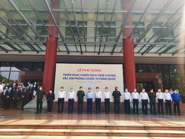 Sáng 10/7, Bộ Y tế phối hợp với Bộ Quốc phòng, tổ chức lễ phát động triển khai chiến dịch tiêm chủng vaccine phòng Covid-19 toàn quốc (Ảnh: Bộ Y tế)