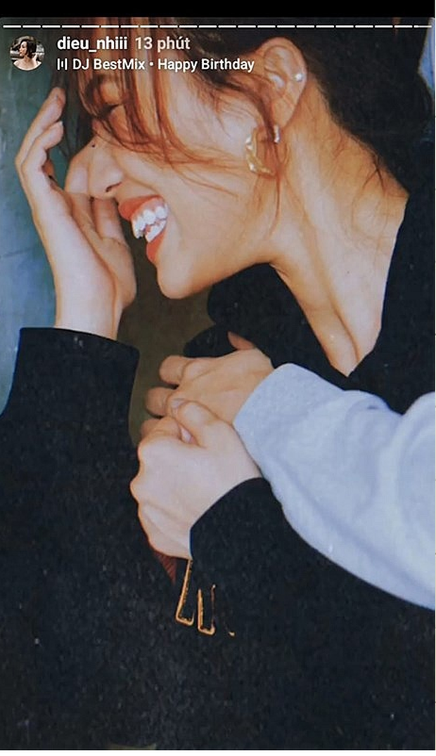 Cứ mỗi lần cặp đôi tung 