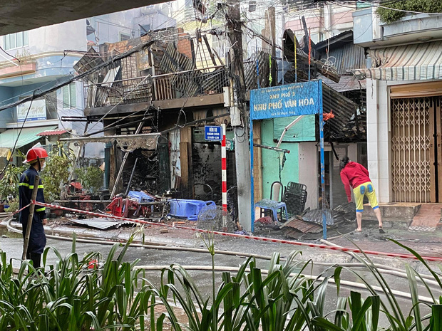 4 căn nhà bị cháy rụi khiến người dân bàng hoàng