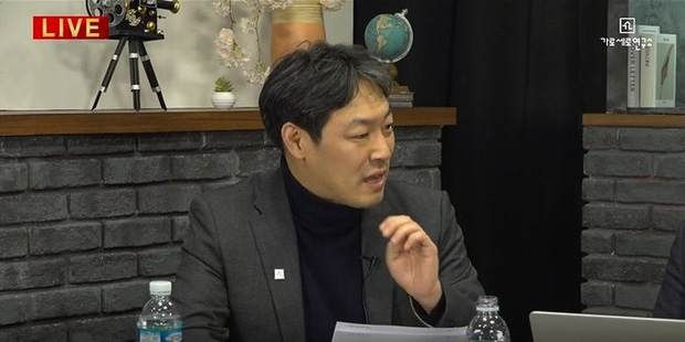 ... cựu phóng viên Kim Yong Ho vẫn thường xuyên livestream 