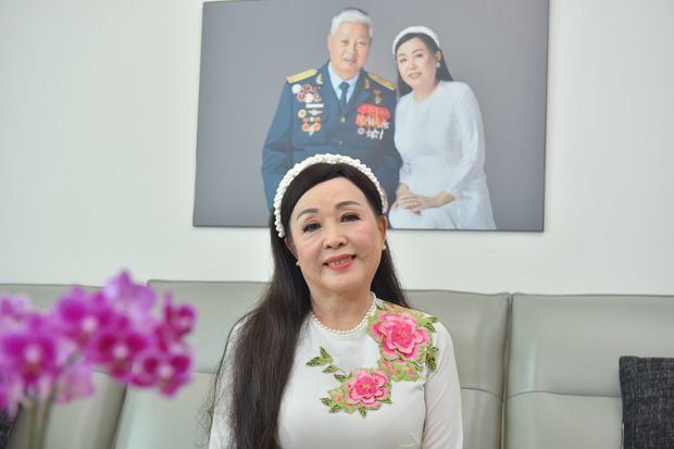 NSNS Thu Hiền hiếm hoi tiết lộ cô từng bị quản lý vụt vào người để thúc hát