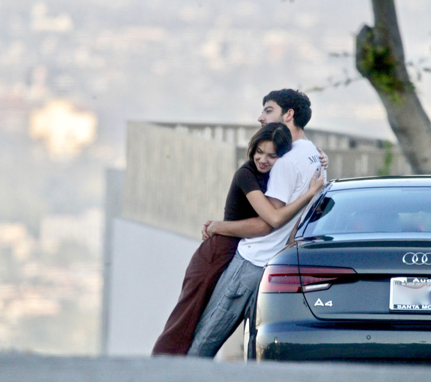 Những cử chỉ đáng yêu của Olivia và bạn trai khiến người hâm mộ 