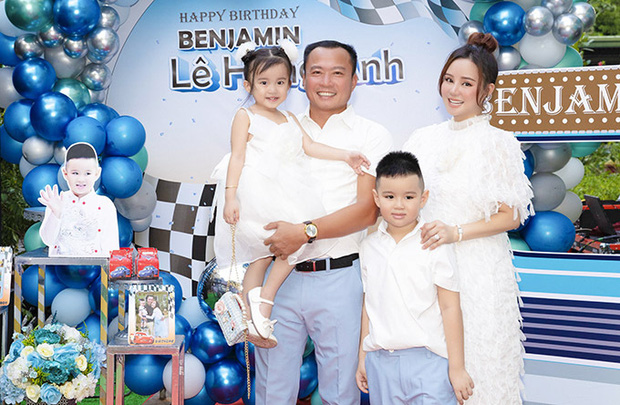 Vy Oanh và ông xã đại gia đã có 2 nhóc tỳ là bé Voi và bé Xu, cả 2 lần sinh nở của cô đều diễn ra ở Mỹ