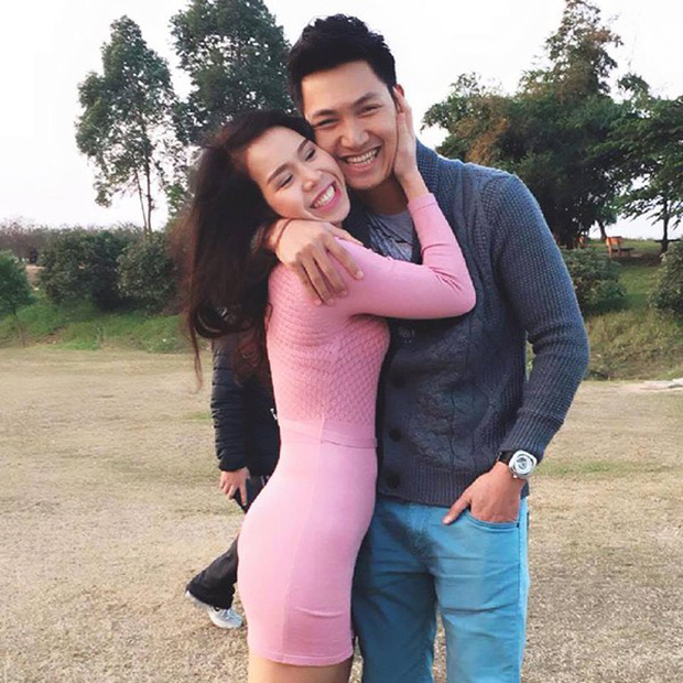 Vợ chồng Mạnh Trường cùng sinh năm 1986, cả hai đã bạn cùng lớp từ lúc cấp 2