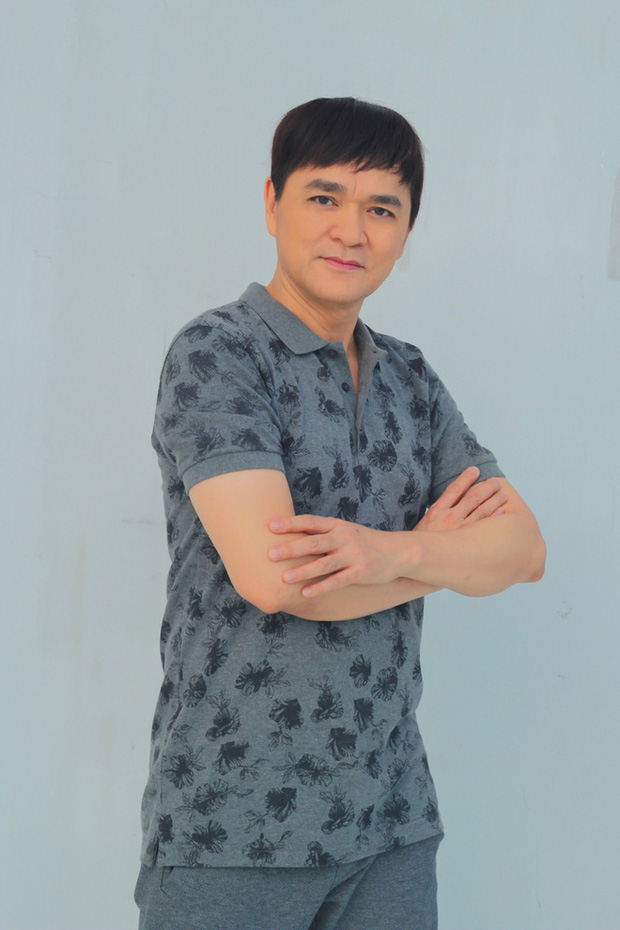 Đạo diễn - nghệ sĩ Quốc Thảo từng có 10 năm ở Mỹ, mưu sinh bằng công việc làm nail, nếm đồ ăn ở nhà hàng bán thức ăn Việt