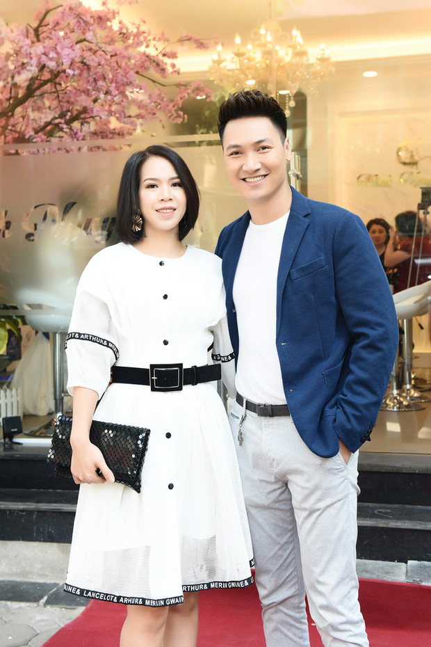 Mạnh Trường và bà xã thường xuyên cùng nhau đi sự kiện, cặp đôi dính như hình với bóng trong mọi hoạt động