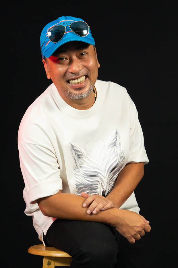 Từ góc nhìn của người trong cuộc, đạo diễn Nguyễn Quang Dũng thấu hiểu chuyện nhân viên đoàn phim sẽ gặp vất vả vì thất nghiệp trong mùa dịch