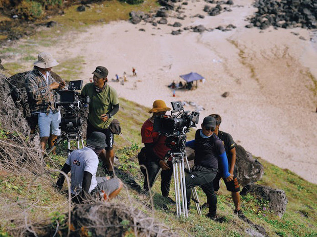 Sau gần 1 tuần kêu gọi, nam đạo diễn đã nhận được hơn 800 triệu để giúp đỡ 538 nhân viên đoàn phim