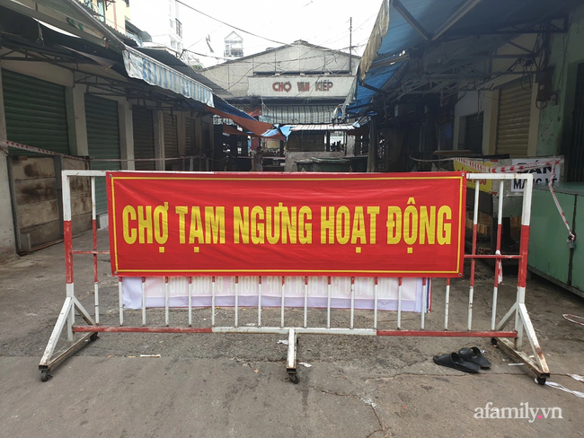 Nhiều chợ truyền thống đang tạm ngưng hoạt động.