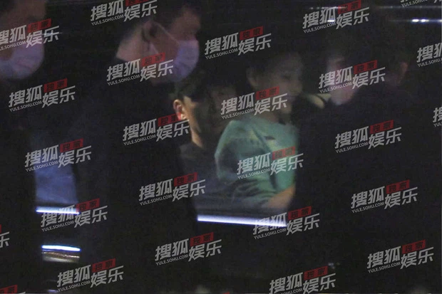 ... cô gái thân mật với Vu Hiểu Quang là người quen của gia đình