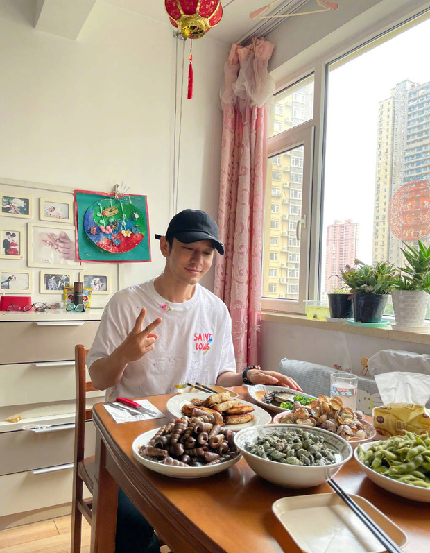 Huỳnh Hiểu Minh khoe bữa cơm quê đầy ắp