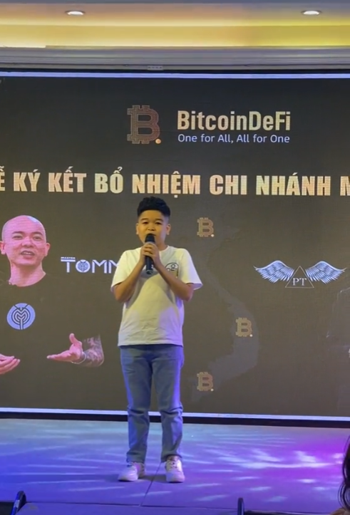 Diễn viên Cu Thóc xuất hiện trong lễ ký bổ nhiệm chi nhánh miền Bắc của BitcoinDeFi