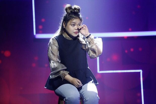 Diễn viên Ngọc Hoa, quán quân Học viện Danh hài 2016 sớm mồ côi mẹ từ nhỏ. Cô và chị gái lớn lên trong sự bảo bọc của cha và các bác