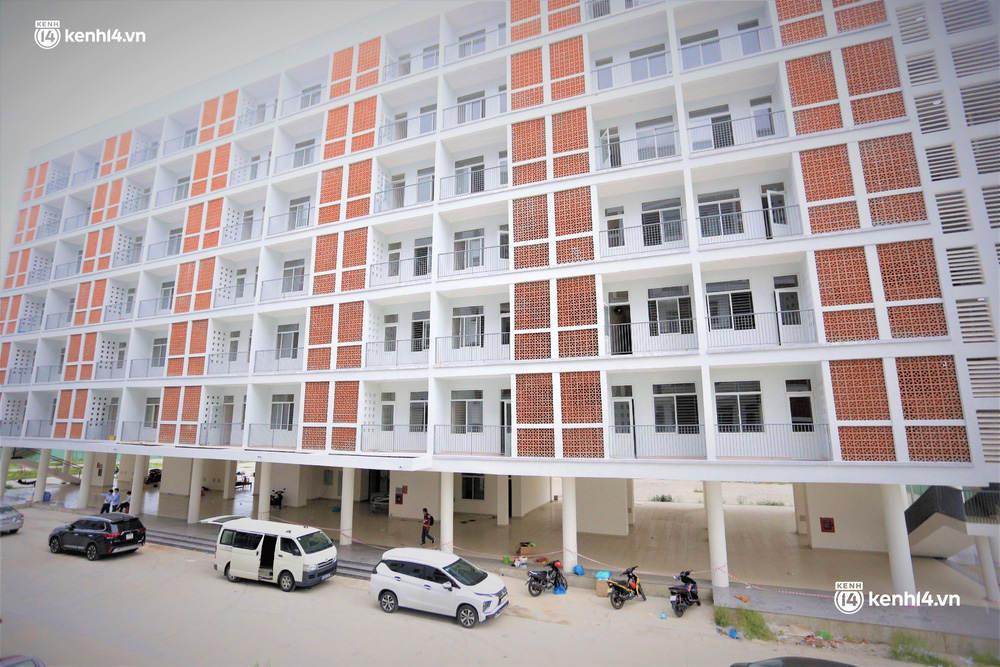 Theo Bà Ngô Thị Kim Yến - Giám đốc Sở Y tế Đà Nẵng, đội ngũ y tế tại đây gồm một phần là các y, bác sĩ của BV Đà Nẵng và huy động nguồn lực của toàn ngành y tế thành phố. Tất cả đều được tập huấn điều trị BN COVID-19 và có thời gian tham gia trực tiếp điều trị tại BV Đà Nẵng và Trung tâm y tế Hòa Vang