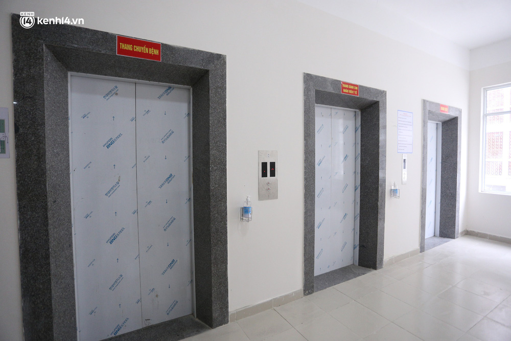Hệ thống thang máy chuyển bệnh nhân COVID-19 được bố trí riêng biệt
