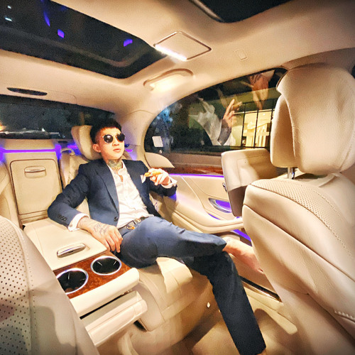 Những hình ảnh hào nhoáng của Hoàng Đức Nhân trên MXH.