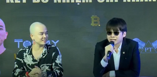Tại sự kiện, DJ Tommy ngồi cạnh Phạm Tuấn, còn Phạm Tuấn khẳng định BitcoinDefi đạt mốc 100 USD là điều dễ dàng