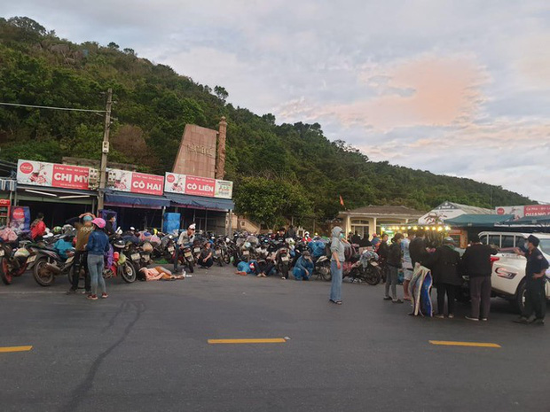 Quá trình di chuyển qua Đà Nẵng, để đảm bảo phòng chống dịch, bà con rất cẩn trọng, chia ra 5 tốp để di chuyển trong sự hỗ trợ dẫn đường của lực lượng Công an TP. Đà Nẵng