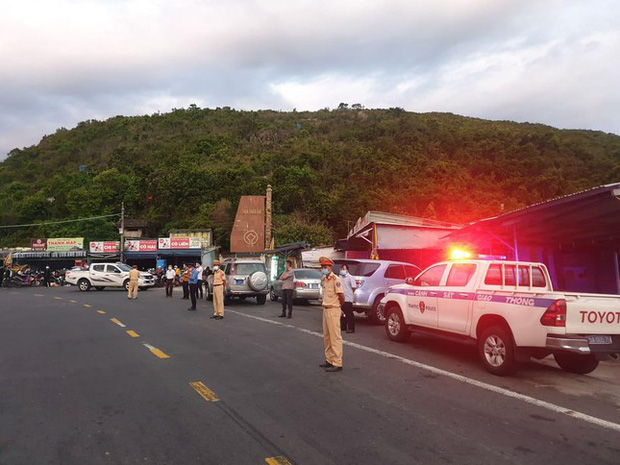 Đến khoảng 6h sáng nay, Công an TP. Đà Nẵng đã hỗ trợ đưa khoảng 80 xe máy cùng khoảng 160 người dân vượt đèo Hải Vân an toàn và bàn giao cho lực lượng phòng chống dịch tỉnh TT - Huế tại đỉnh đèo Hải Vân