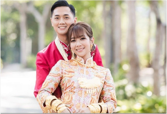 Hà Nhạn Thi bên ông xã điển trai.