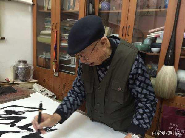 Những năm tháng cuối đời, nghệ sĩ Lưu Giang say mê với thư pháp