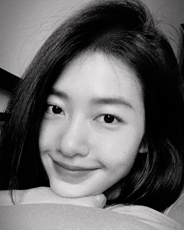 Khả Ngân đã chính thức xuất viện. Cô nàng hé lộ hình ảnh mới nhất của mình với khán giả