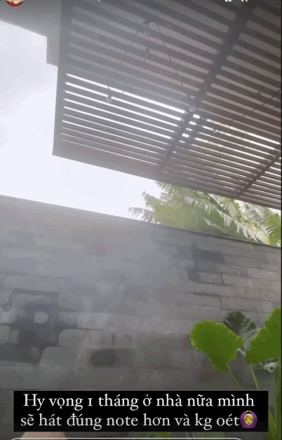 Là ca sĩ mà, sáng ra Tóc Tiên phải luyện thanh và Hoàng Touliver trở thành khán giả của vợ