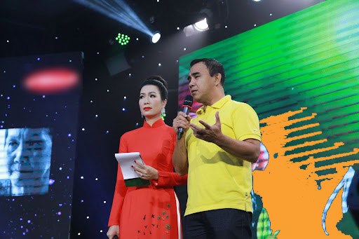 Dù từng chia tay sau 9 năm mặn nồng, nam MC và cựu Á hậu vẫn vui vẻ cùng đứng trên sân khấu trong nhiều sự kiện.