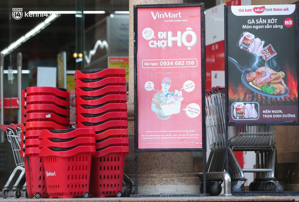 Theo chia sẻ của người bảo vệ, siêu thị đã đóng cửa từ trưa nay