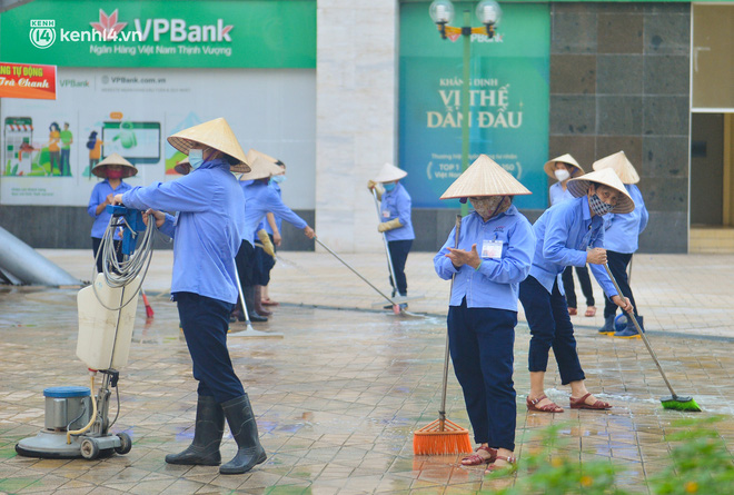 Được biết, ngày 1/8/2021, CDC thông báo Công ty TNHH cung ứng thực phẩm Thanh Nga có nhiều lao động dương tính với Covid-19. Thanh Nga là nhà cung cấp (NCC) thịt cho nhiều hệ thống bán lẻ, trong đó có VinMart/VinMart+ tại Hà Nội. Về thông tin này, Công ty Cổ phần Dịch vụ Thương mại Tổng hợp VinCommerce (đơn vị chủ quản chuỗi bán lẻ VinMart/VinMart+) cũng đã xác nhận