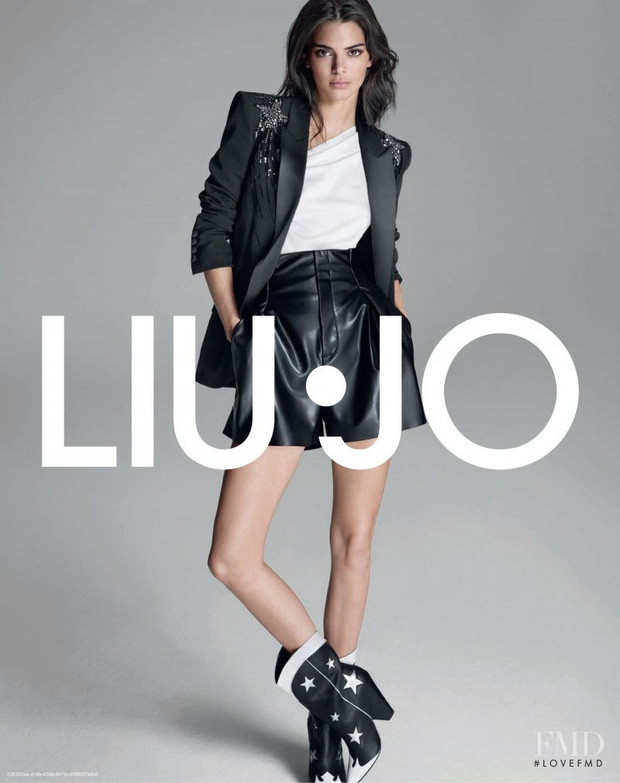 Sau lần chụp đầu tiên, Kendall có động thái 