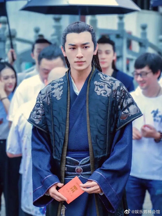 Dương Húc Văn đi đóng phim sau lùm xùm 