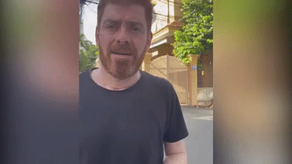 Người ta đang bị đói bụng mà cứ hỏi hoài!