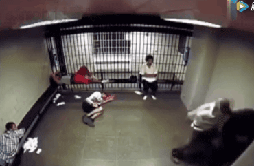 1 đoạn clip khiến dân tình xôn xao, nghi ngờ đây là cảnh Ngô Diệc Phàm bị đánh đập trong tù