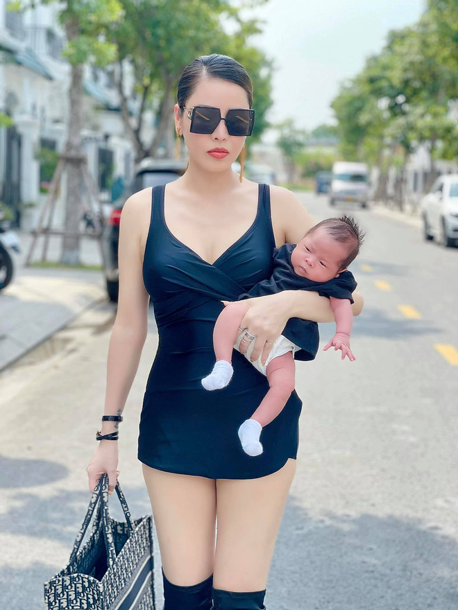 Bà mẹ 3 con lên đồ cực sành điệu