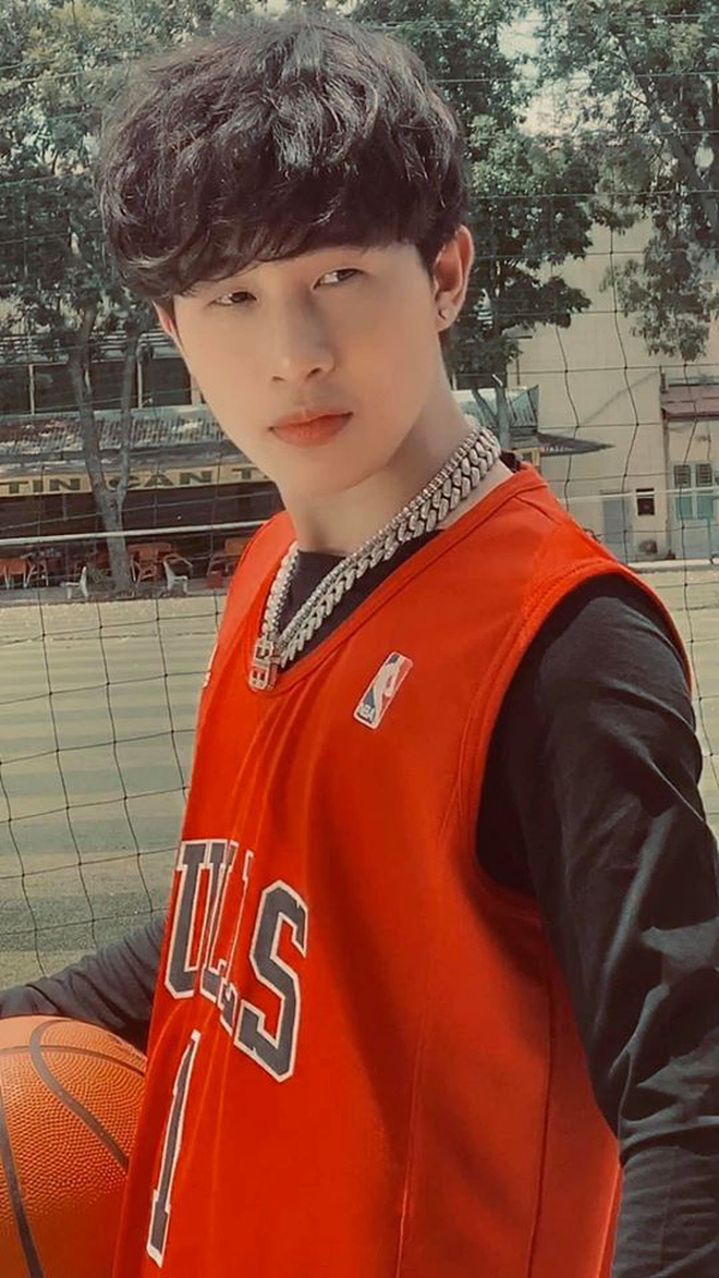 Hình ảnh bé Yên Đan khi được đặt cạnh Jack