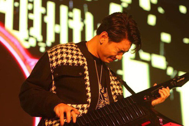 K-ICM bật khóc nức nở trên sân khấu