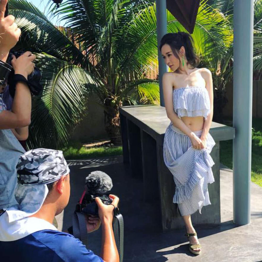 Người đẹp vẫn tích cực chạy show, quảng cáo, gầy dựng lại danh tiếng sau nhiều ồn ào đời tư.