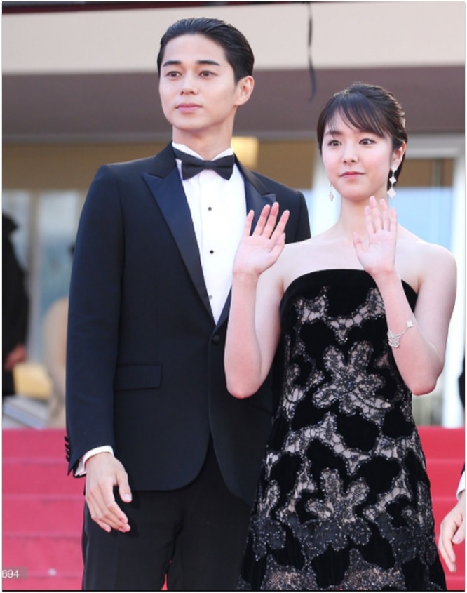 Higashide và Karata nhiều lần xuất hiện chung cùng nhau tại các sự kiện.