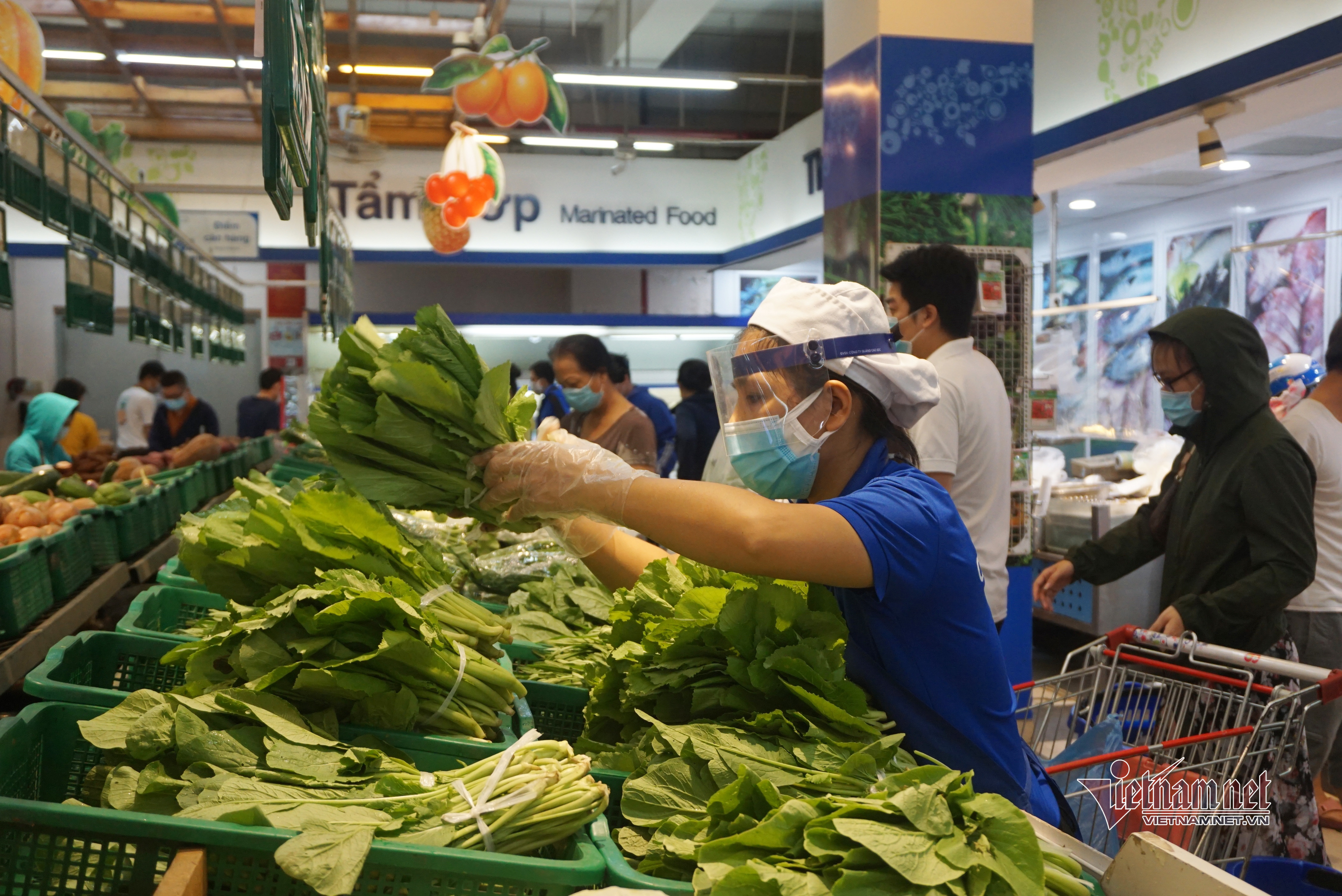 Các mặt hàng được chuẩn bị rất nhiều để phục vụ người dân