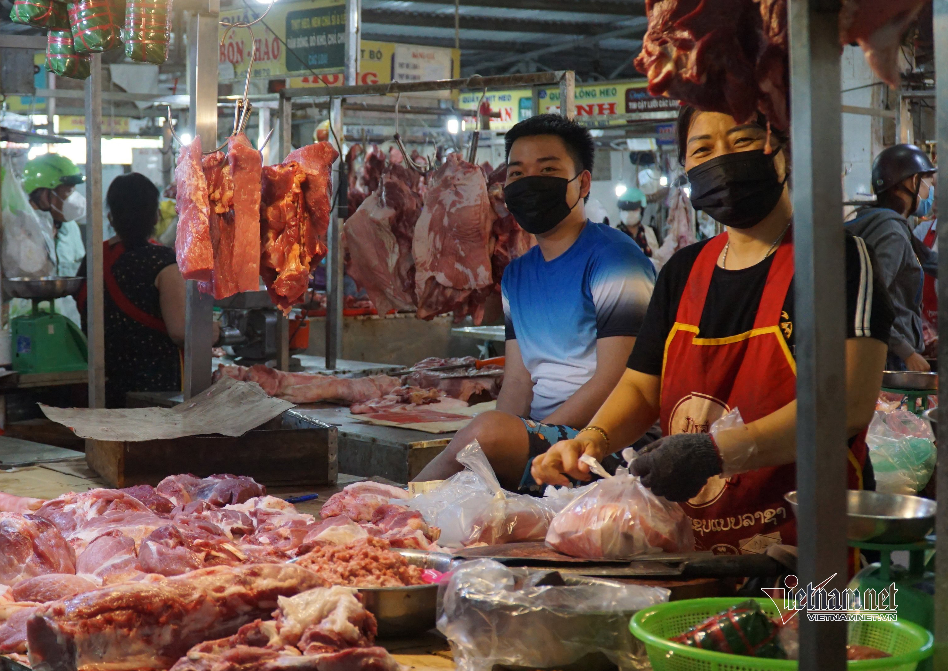 Các quầy thịt không còn cảnh chen lấn, xếp hàng chờ mua 