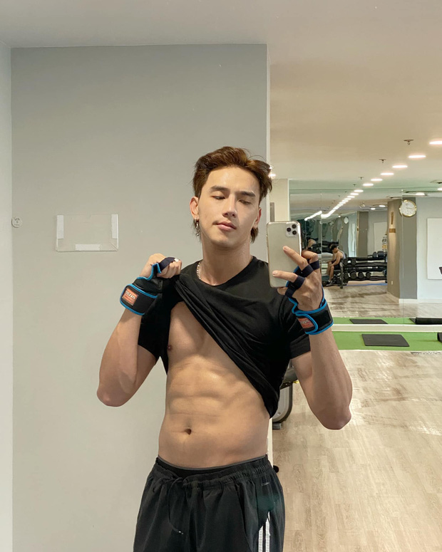 Trên Facebook cá nhân, Thuận Nguyễn thường xuyên đăng ảnh check in tại phòng tập và nỗ lực lấy lại phong độ sau khi lộ ảnh gầy gò đáng lo