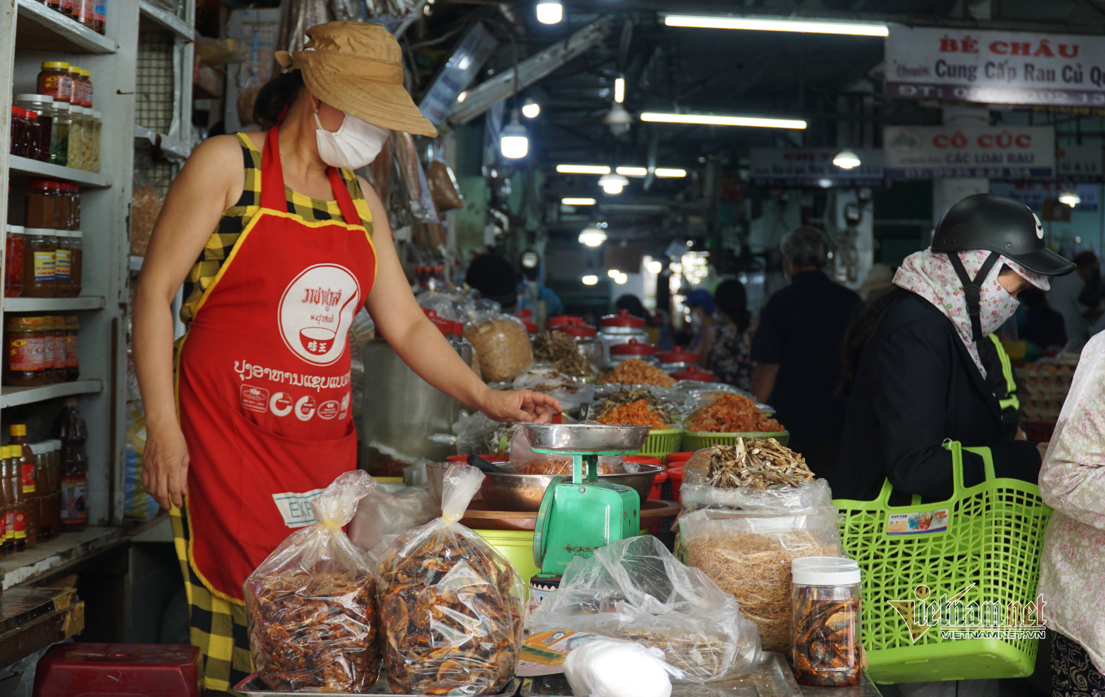 Người bán chờ khách 