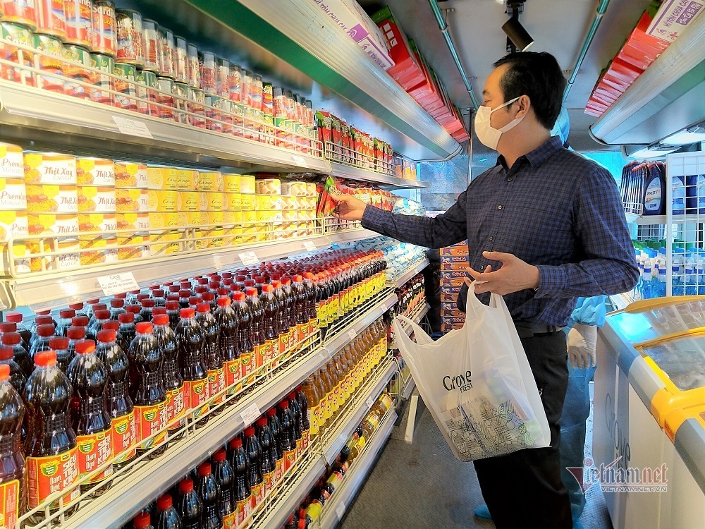  Mặt hàng đa dạng trên các “siêu thị bus”