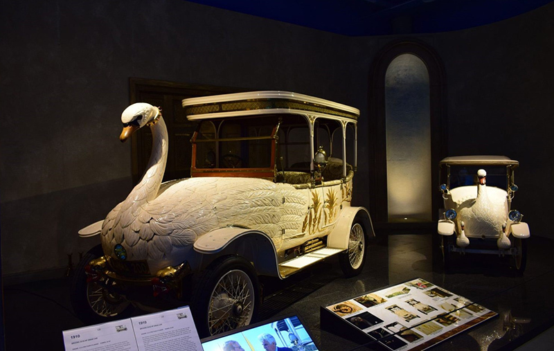 Đôi xe hình thiên nga tên là Brooke Swan của một vị vua Ấn Độ.